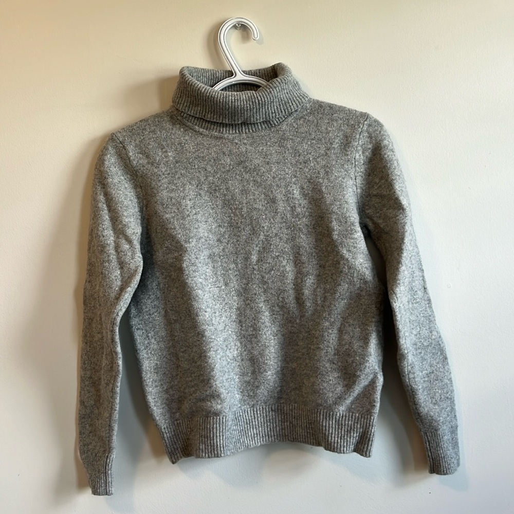 Uni Qlo gray knitted turtleneck sweater